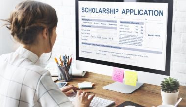 When to Apply for Scholarships